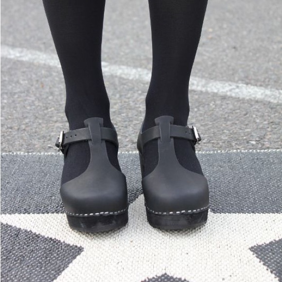 Lotta from Stocholm Highwood T-Bar Black with Black Sole - Picture 3 of 9